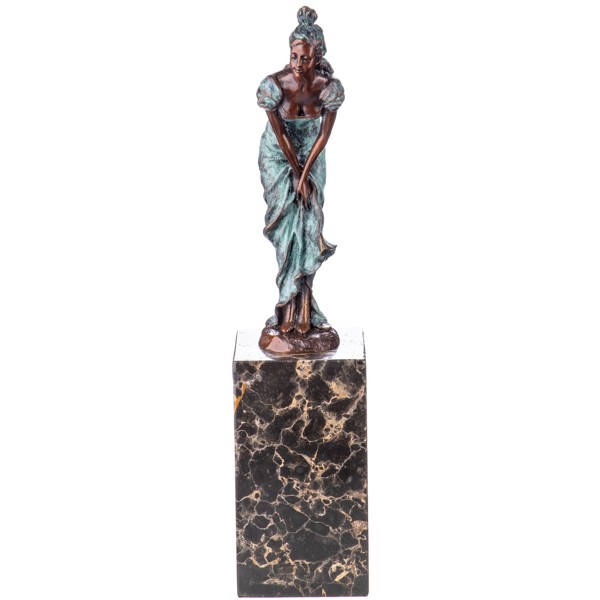 Nő hosszú ruhában - bronz szobor képe